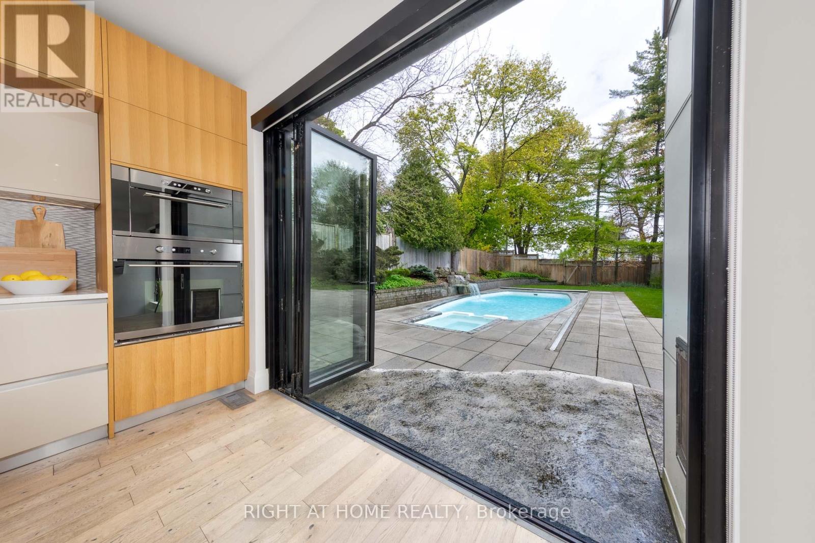 1207 Stirling Drive, Oakville, Ontario  L6L 1E5 - Photo 14 - W12183715