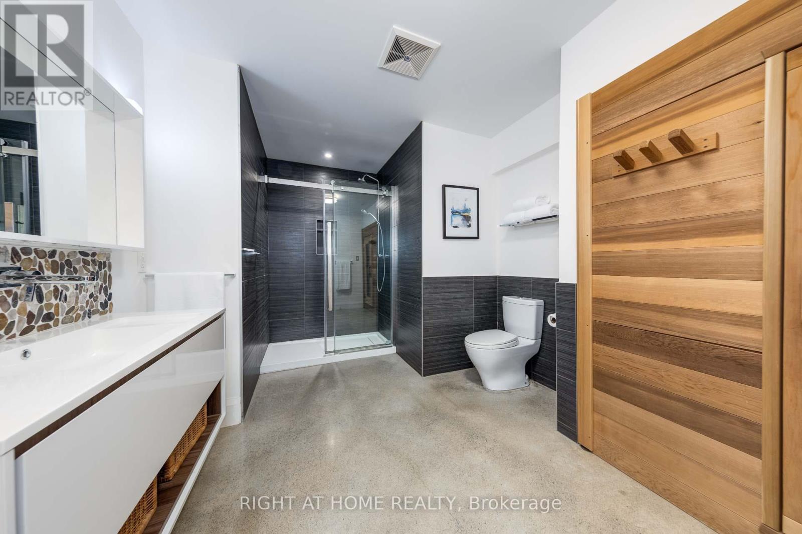 1207 Stirling Drive, Oakville, Ontario  L6L 1E5 - Photo 42 - W12183715