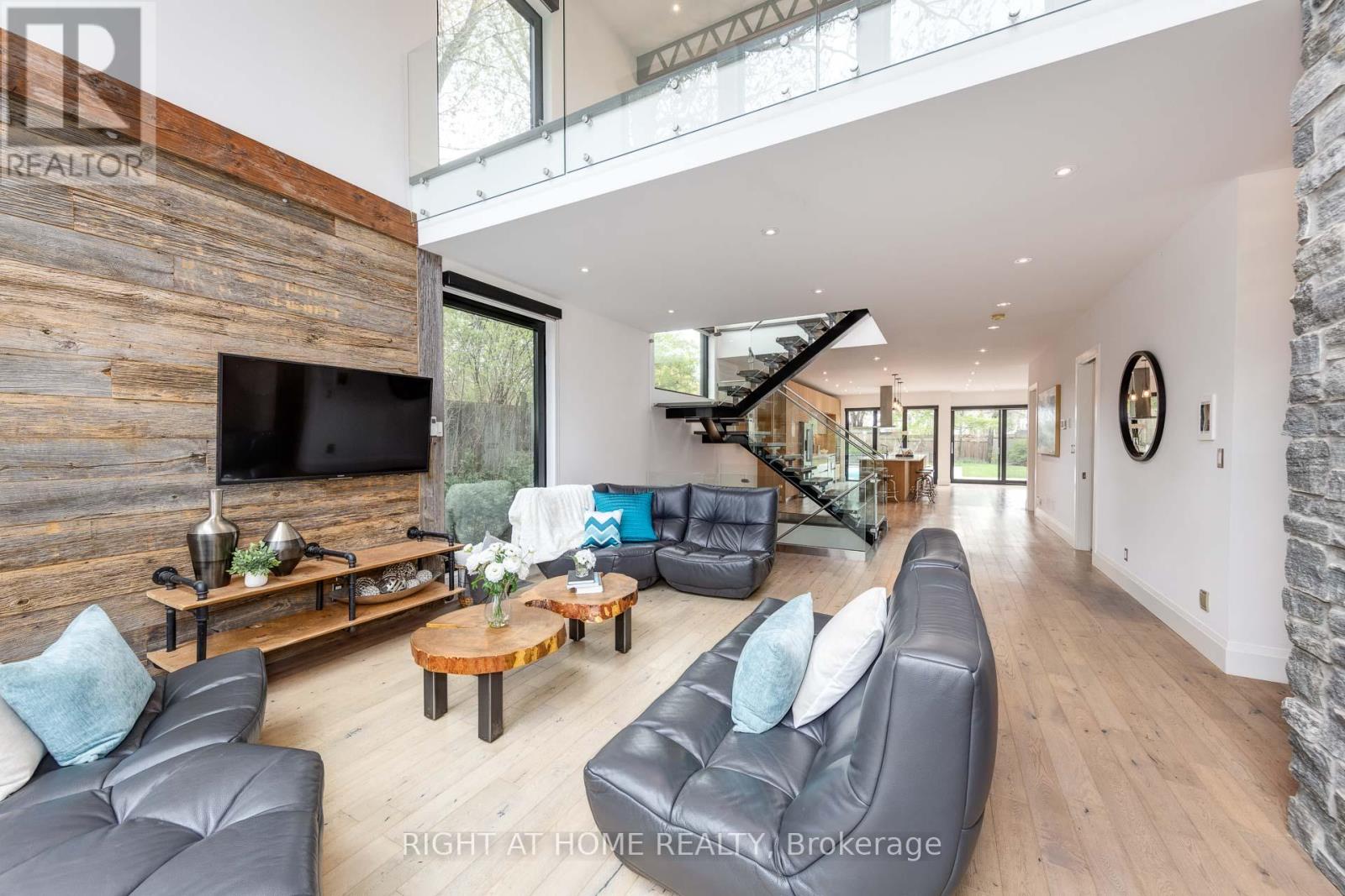 1207 Stirling Drive, Oakville, Ontario  L6L 1E5 - Photo 6 - W12183715