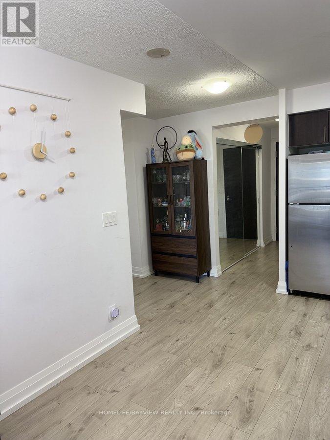 905 - 1 De Boers Drive, Toronto, Ontario  M3J 0G6 - Photo 4 - W12183724