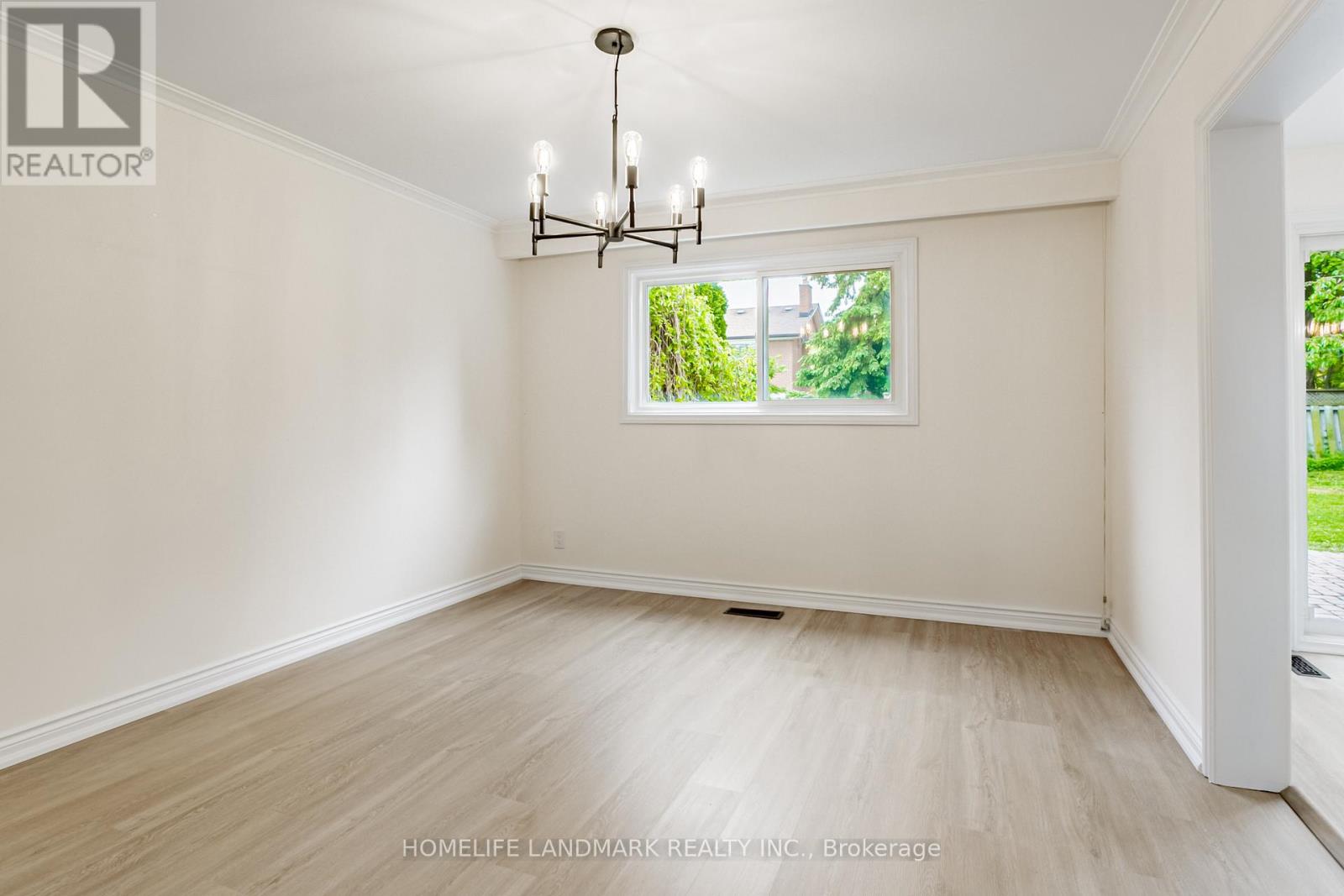 95 Poplar Heights Drive, Toronto, Ontario  M9A 4Z3 - Photo 10 - W12183490