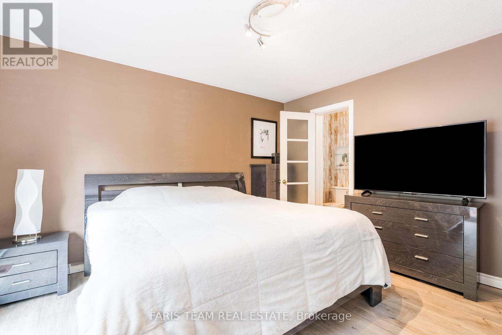 85 Fulsom Crescent, Kawartha Lakes, Ontario  L3V 6H5 - Photo 15 - X12183761