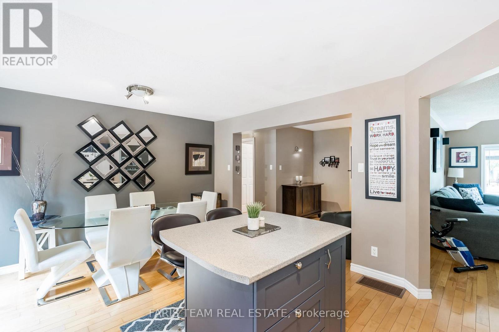 85 Fulsom Crescent, Kawartha Lakes, Ontario  L3V 6H5 - Photo 7 - X12183761