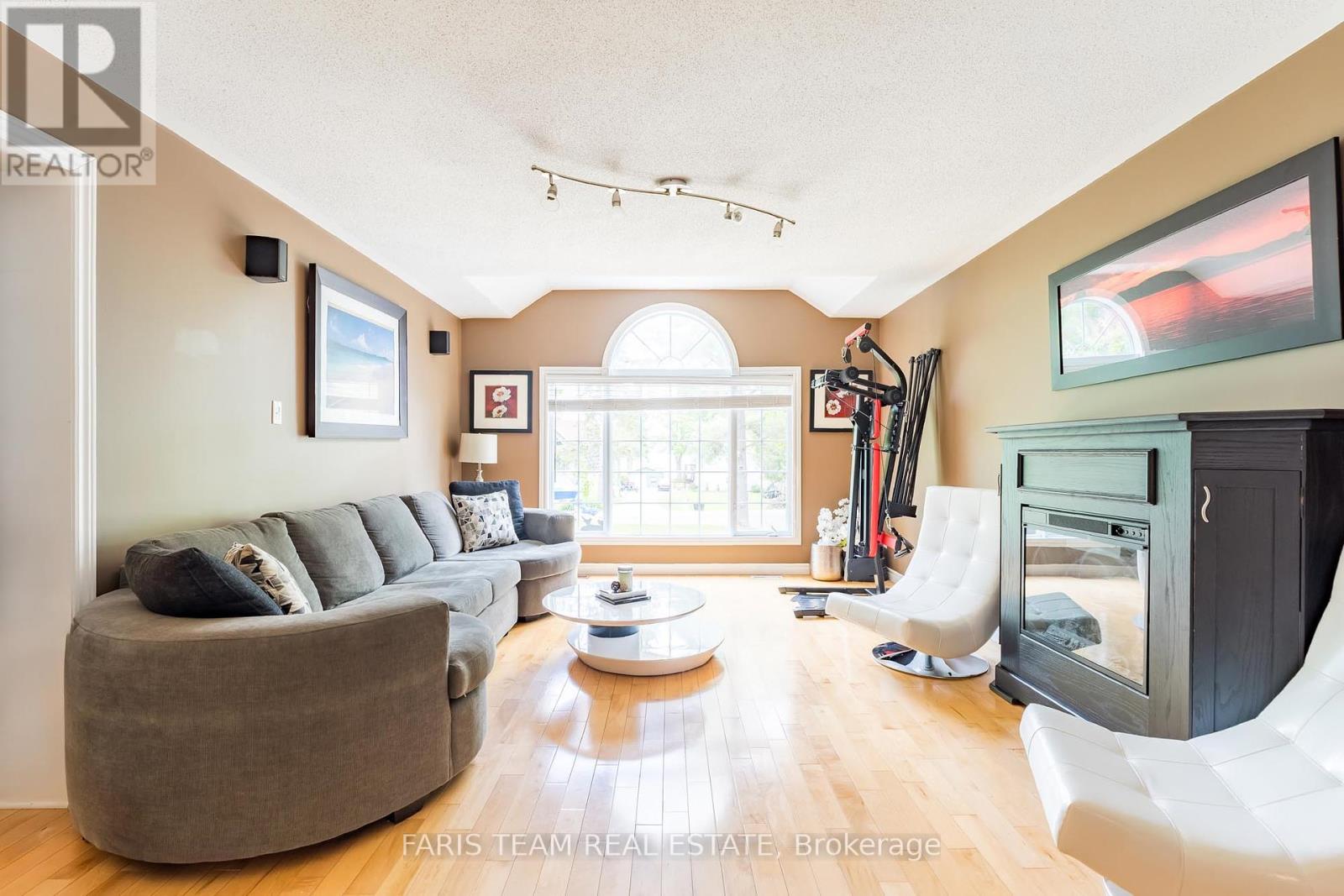 85 Fulsom Crescent, Kawartha Lakes, Ontario  L3V 6H5 - Photo 9 - X12183761