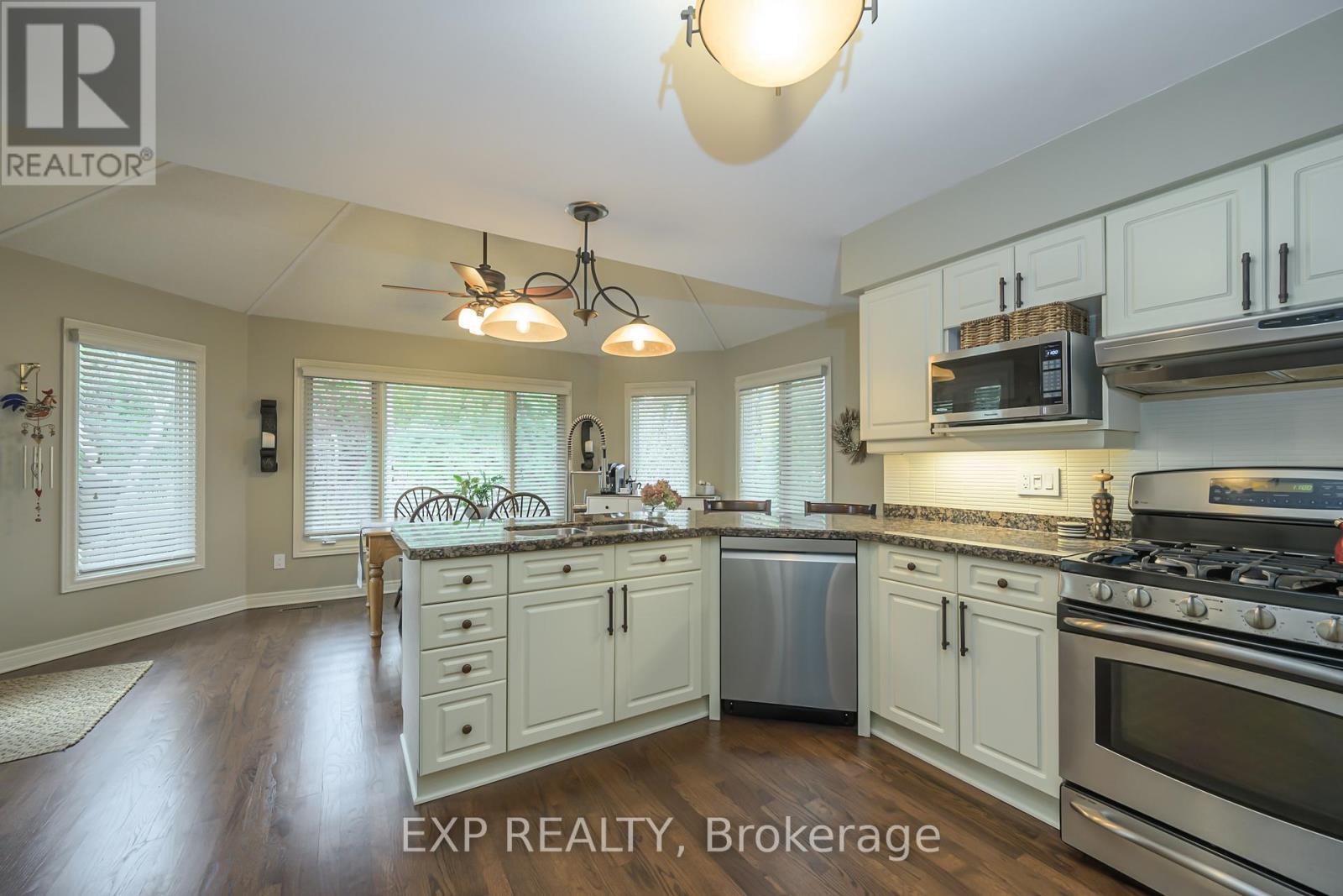 22 Glenridge Crescent, London North, Ontario  N6G 4W5 - Photo 11 - X12164085