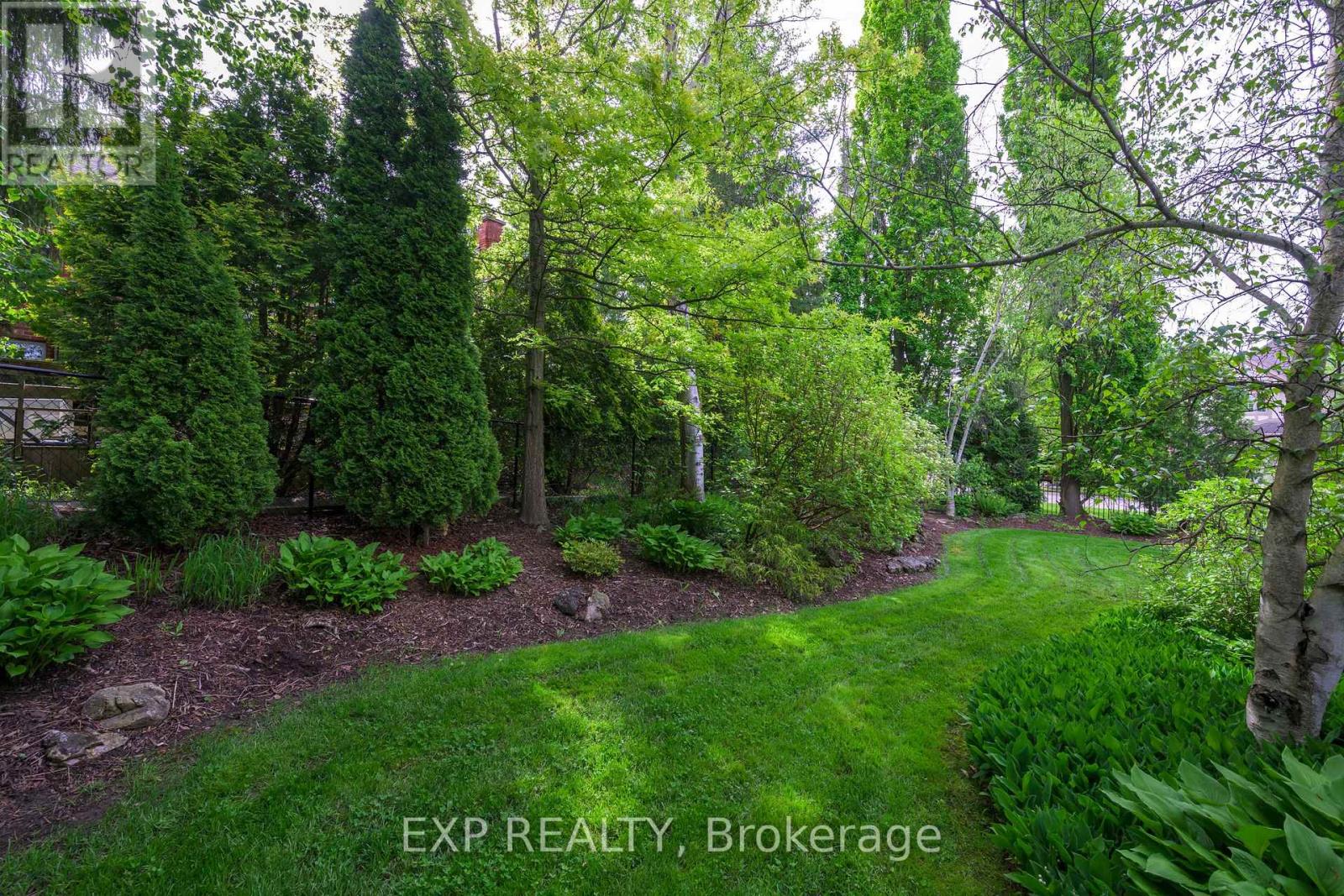 22 Glenridge Crescent, London North, Ontario  N6G 4W5 - Photo 5 - X12164085