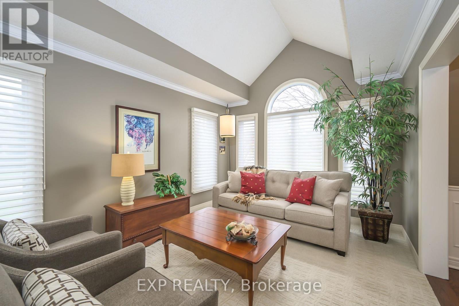 22 Glenridge Crescent, London North, Ontario  N6G 4W5 - Photo 8 - X12164085