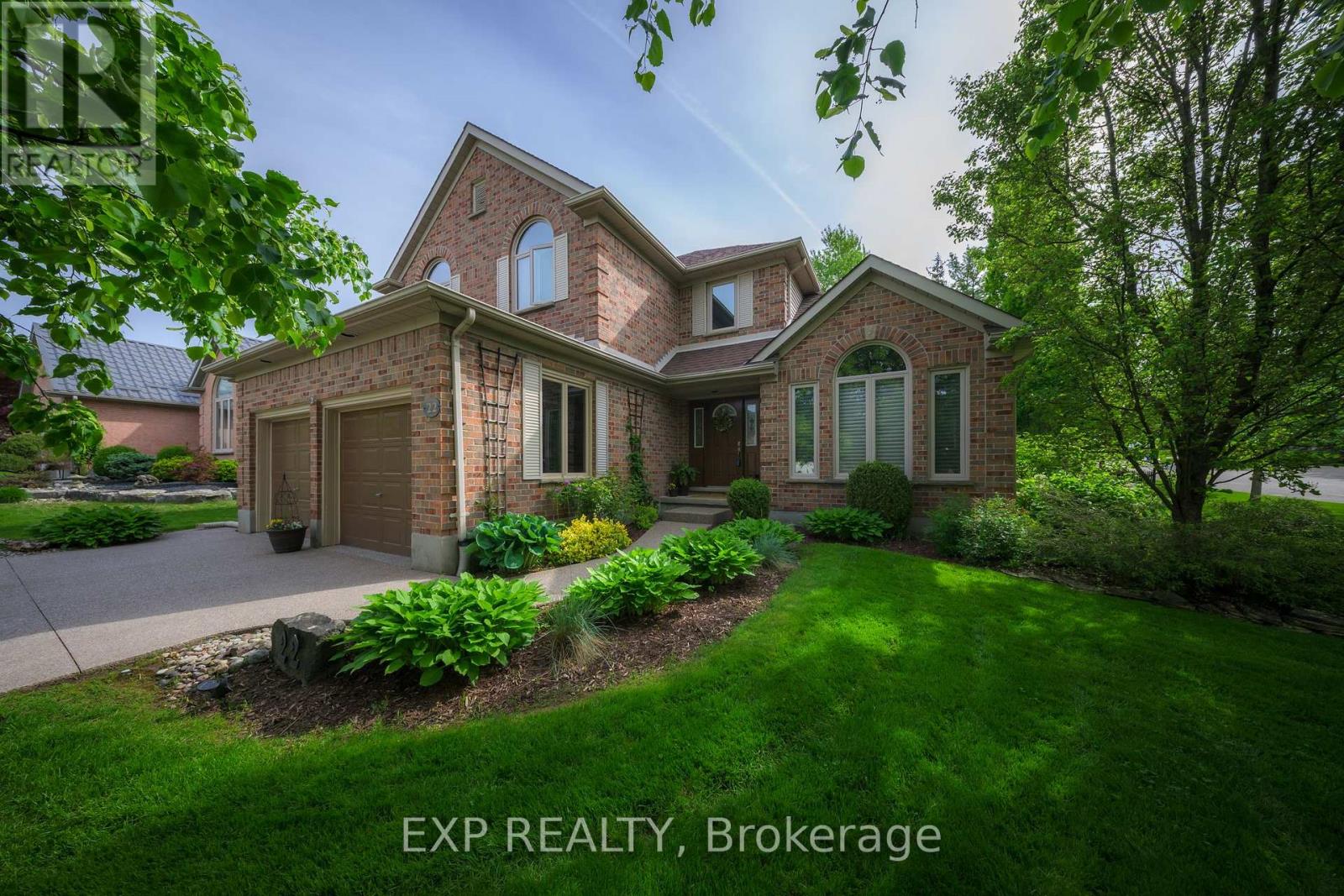 22 Glenridge Crescent, London North, Ontario  N6G 4W5 - Photo 4 - X12164085