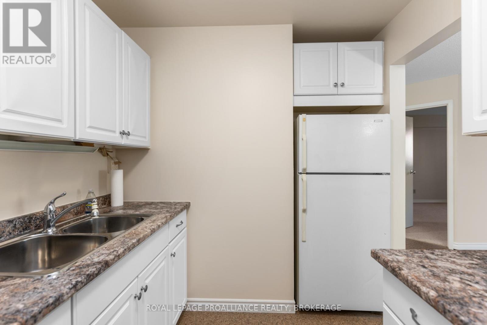 206 - 561 Armstrong Road, Kingston (East Gardiners Rd), Ontario  K7M 8J9 - Photo 15 - X12183804
