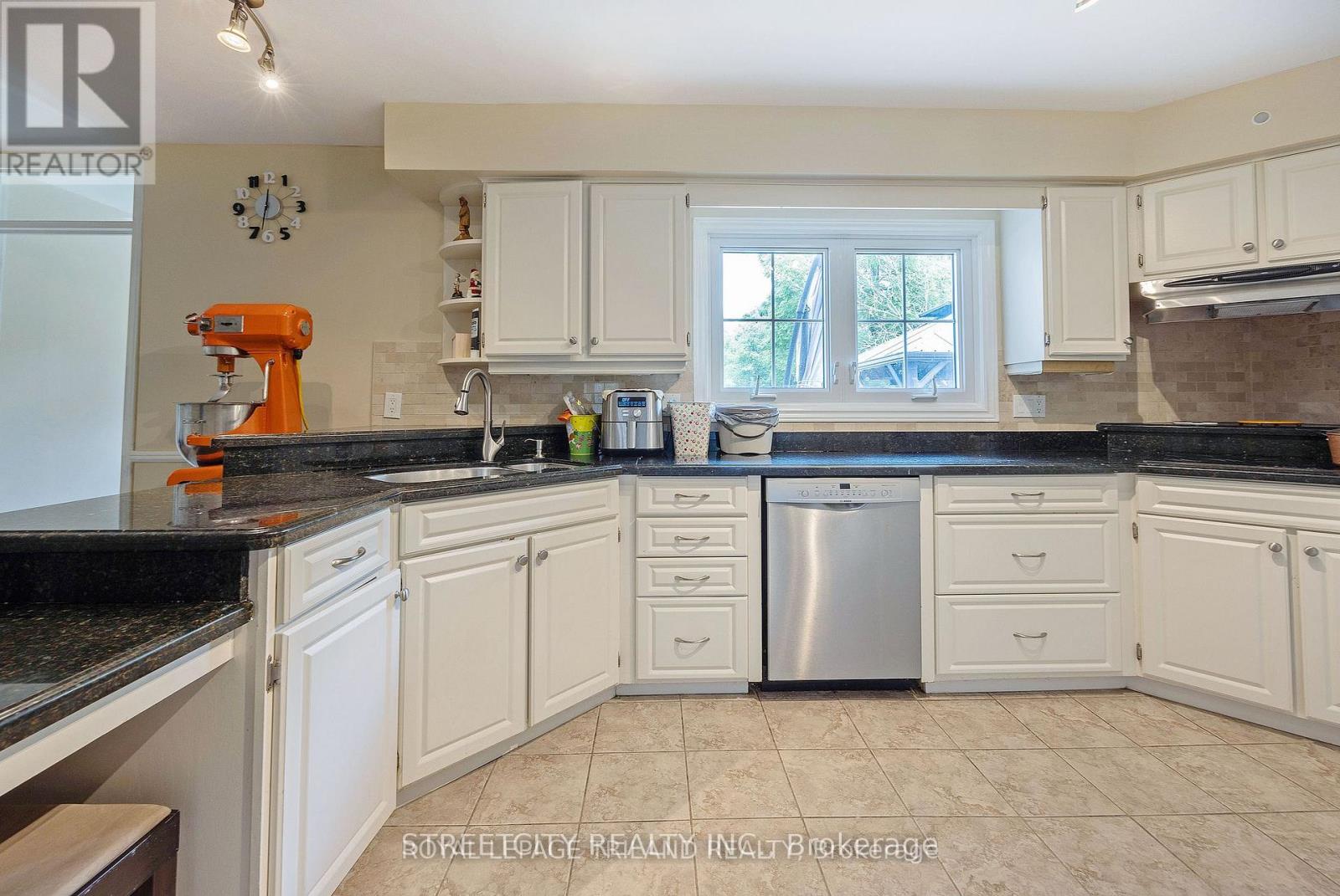 69 Shavian Boulevard, London North, Ontario  N6G 2P4 - Photo 10 - X12183835