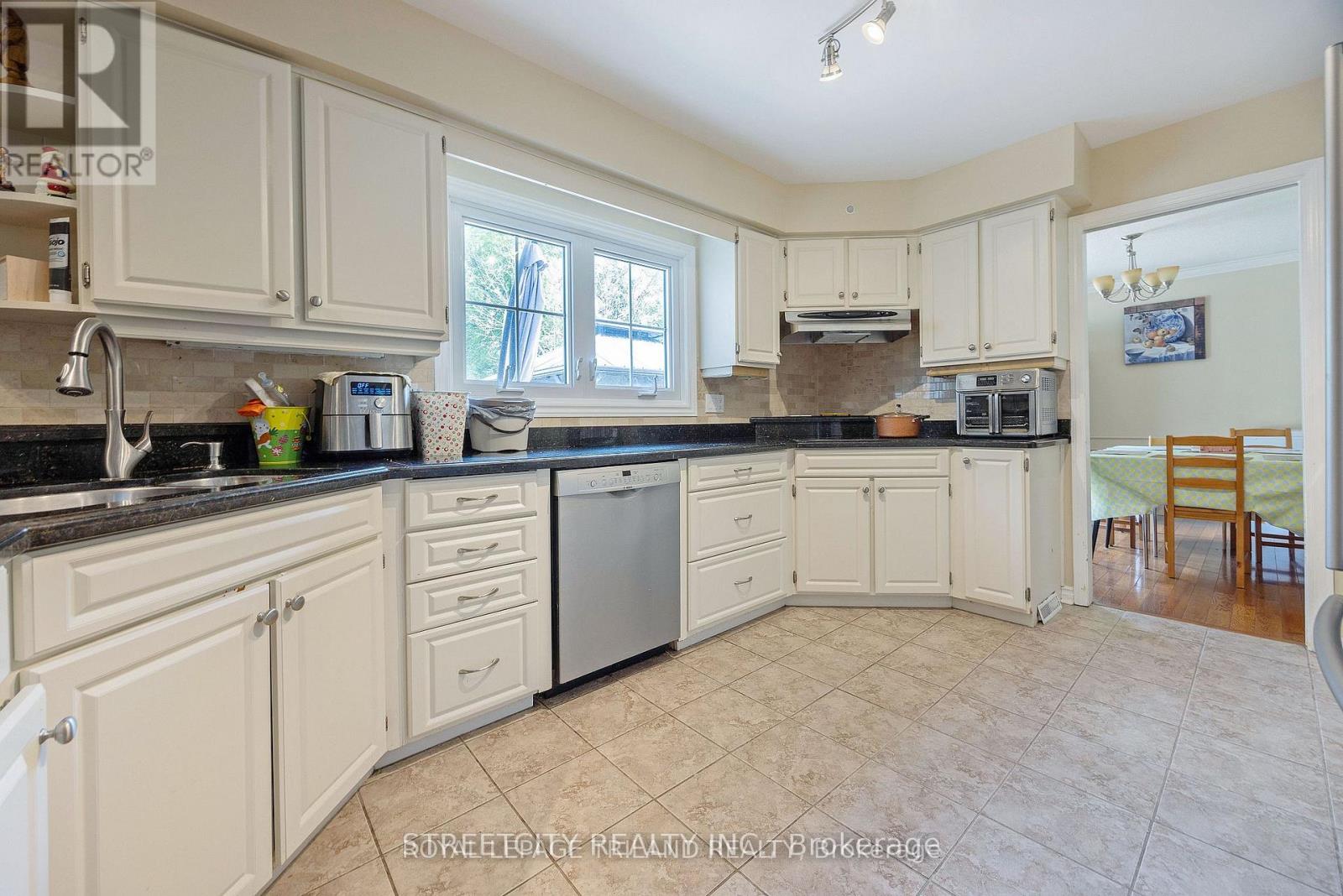 69 Shavian Boulevard, London North, Ontario  N6G 2P4 - Photo 11 - X12183835
