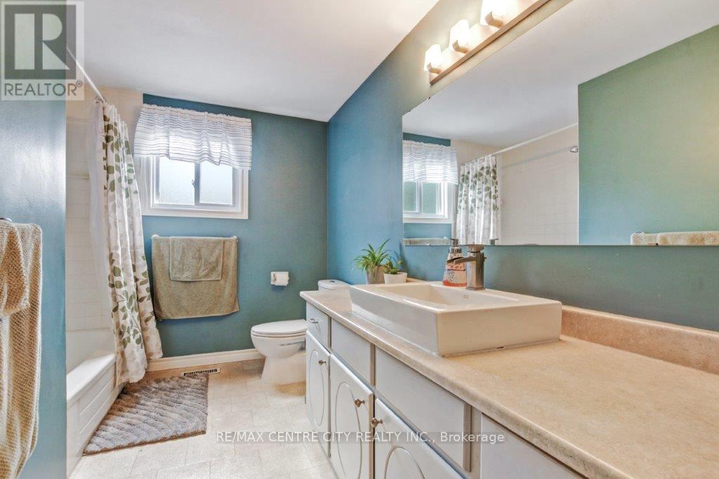 236 Concord Road S, London North, Ontario  N6G 3H8 - Photo 12 - X12183840