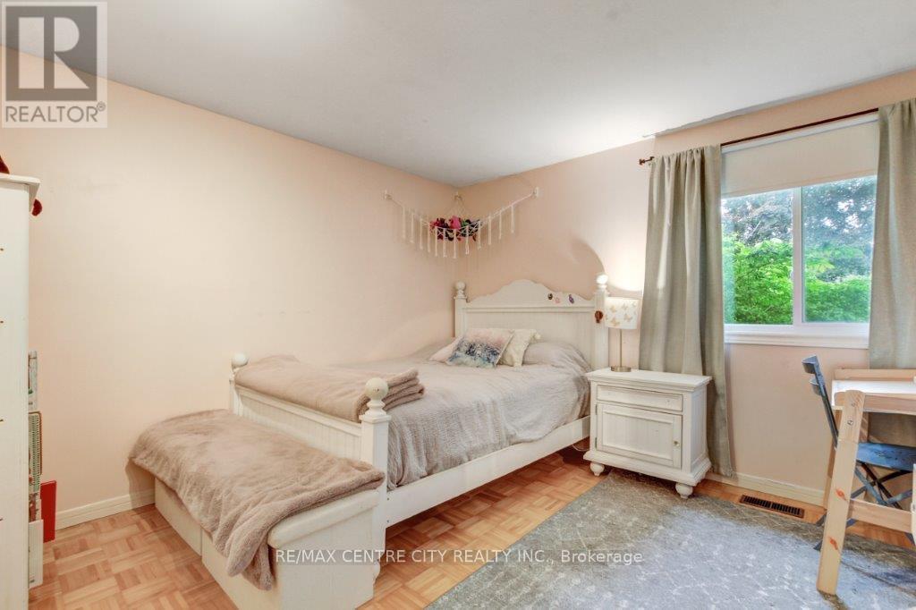 236 Concord Road S, London North, Ontario  N6G 3H8 - Photo 14 - X12183840