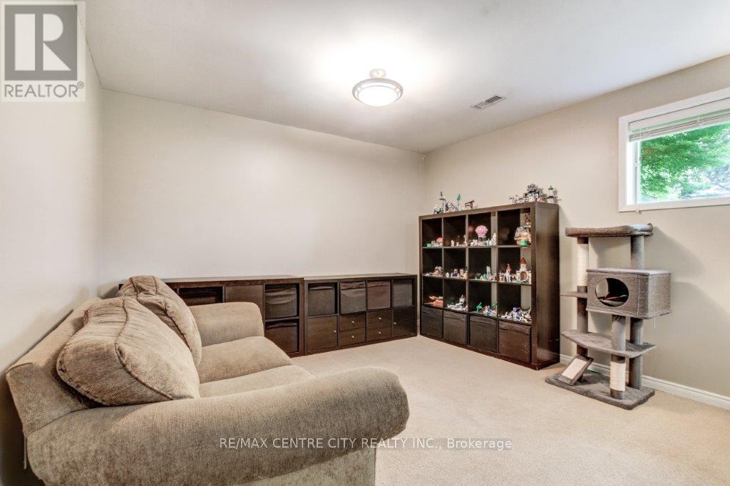 236 Concord Road S, London North, Ontario  N6G 3H8 - Photo 17 - X12183840