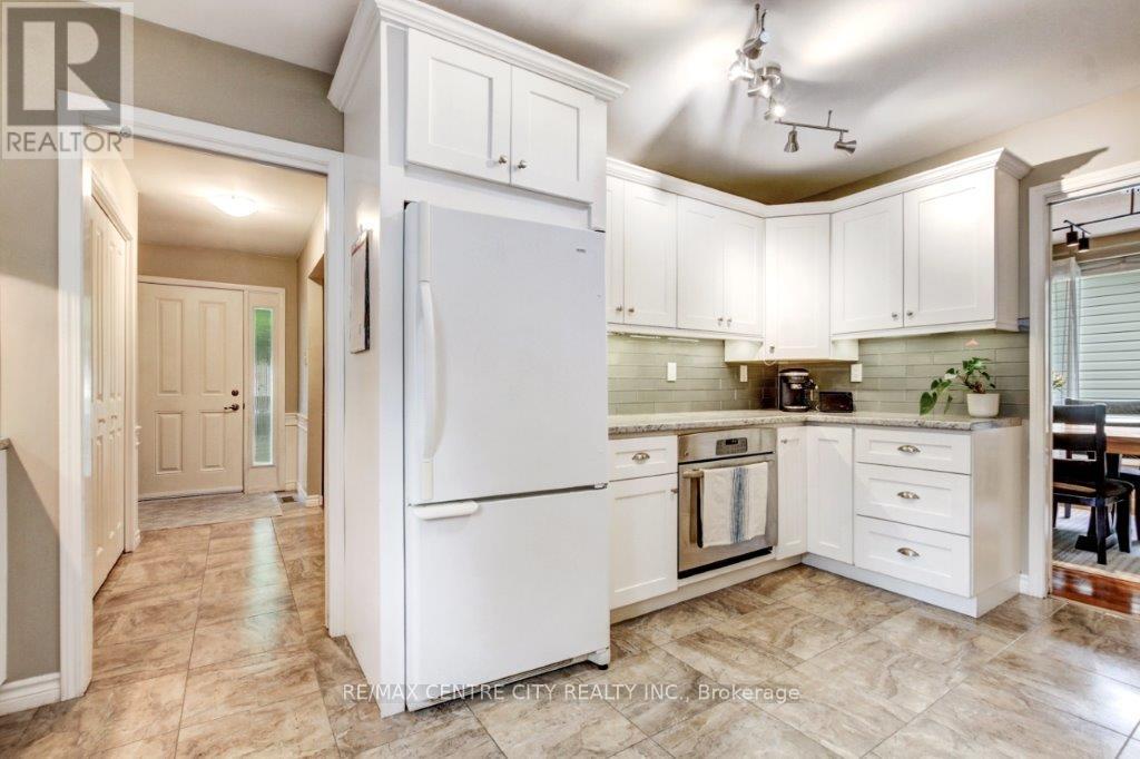 236 Concord Road S, London North, Ontario  N6G 3H8 - Photo 9 - X12183840