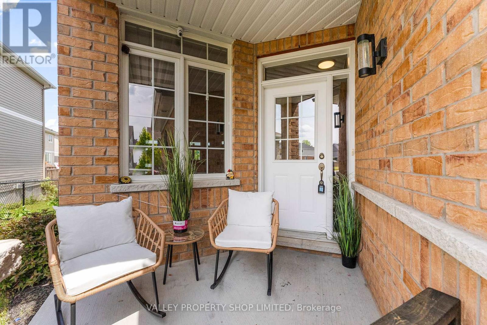 144 Desmond Trudeau Drive, Arnprior, Ontario  K7S 0G8 - Photo 4 - X12183807