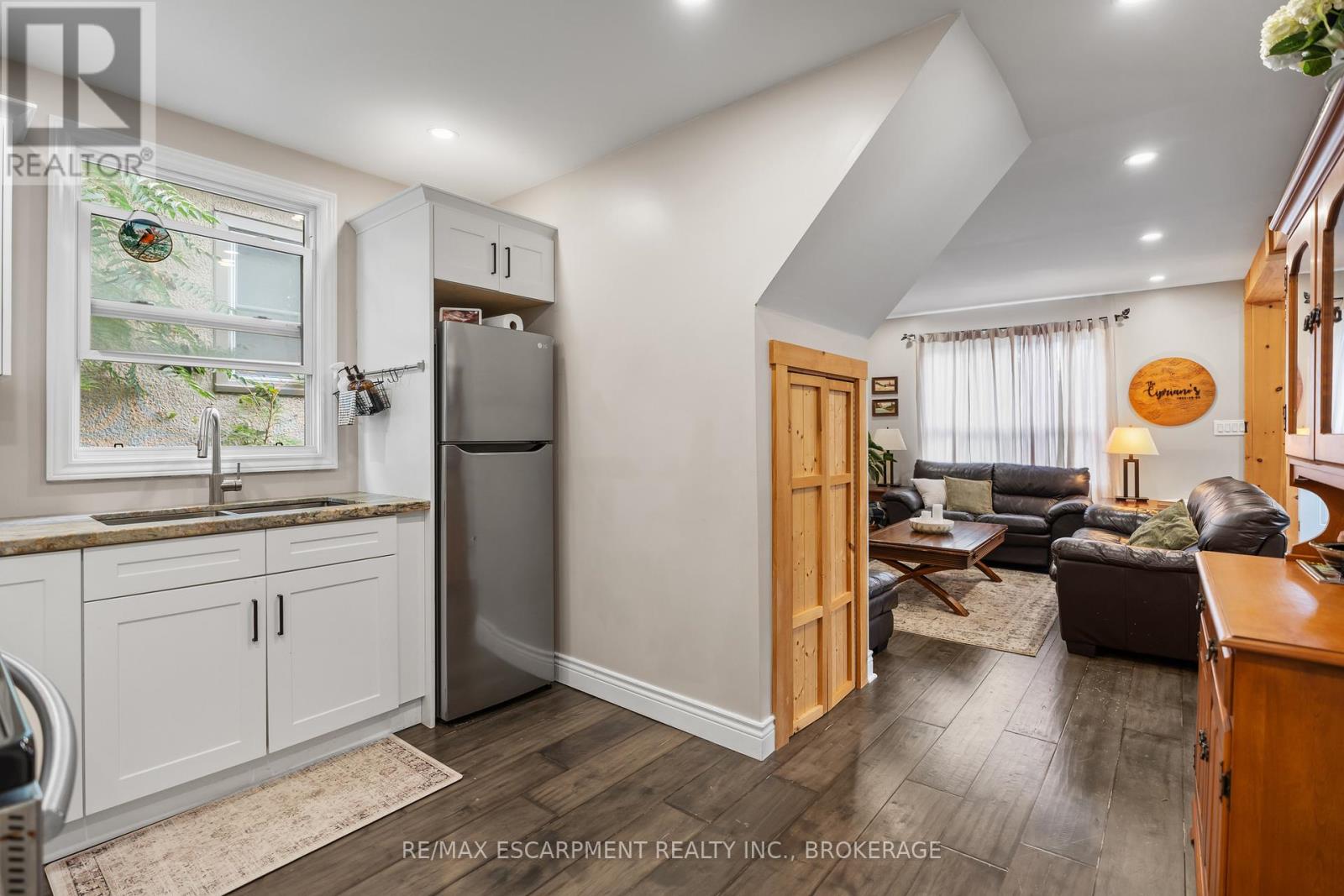 57 Carleton Street N, Thorold, Ontario  L2V 2A8 - Photo 14 - X12183774