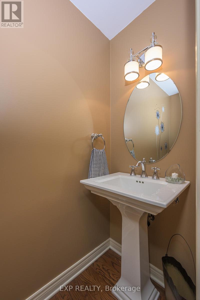 22 Glenridge Crescent, London North, Ontario  N6G 4W5 - Photo 22 - X12164085