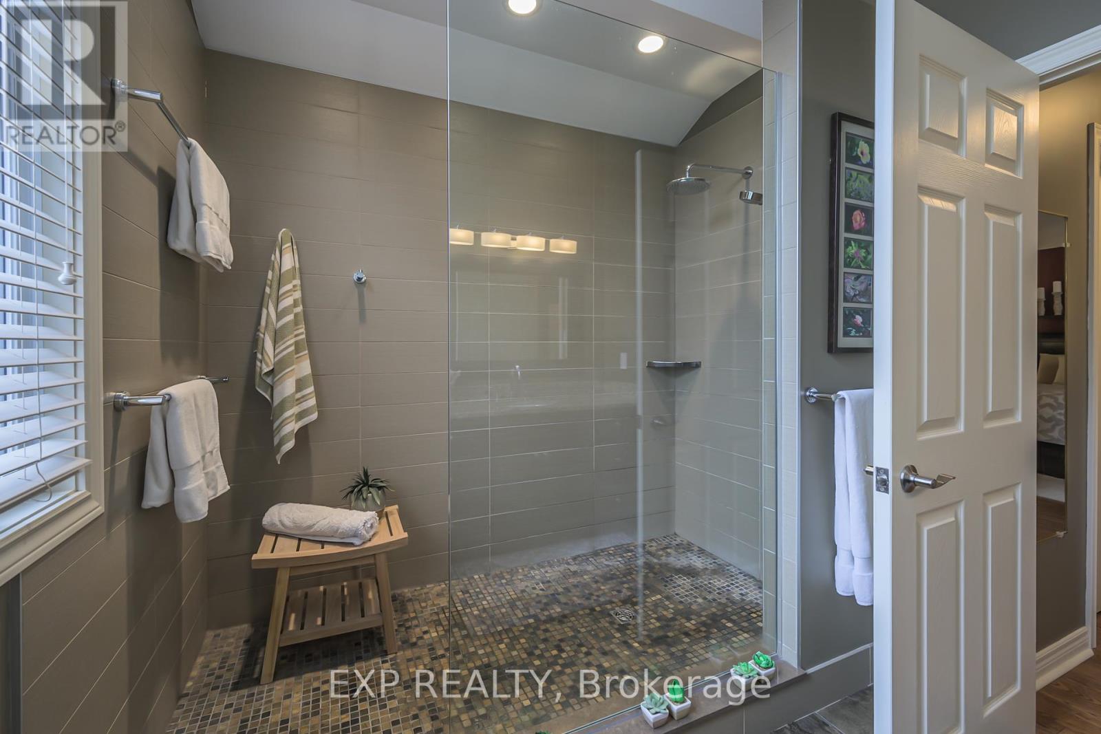 22 Glenridge Crescent, London North, Ontario  N6G 4W5 - Photo 25 - X12164085