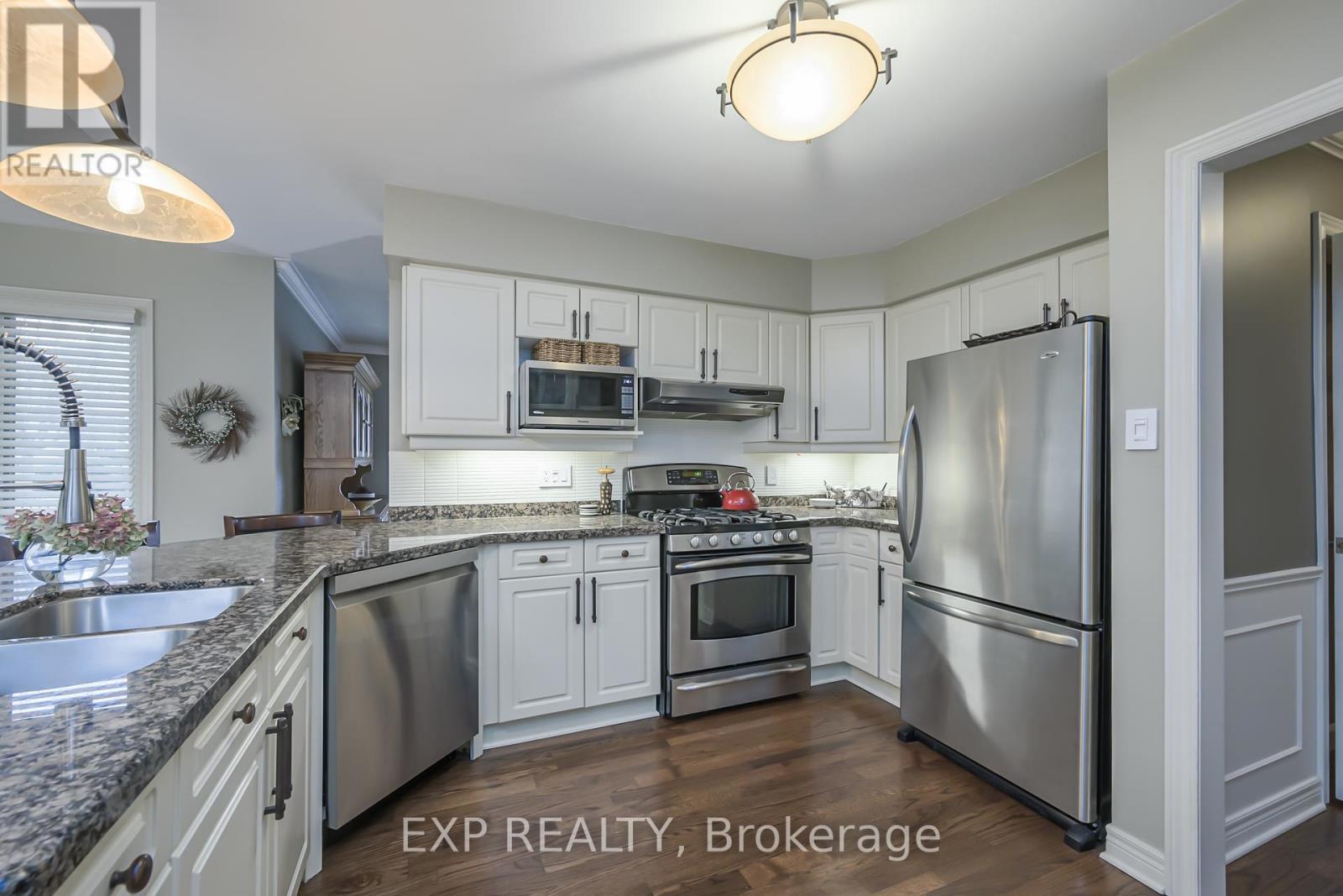 Photo 12 of 50 for 22 Glenridge Crescent