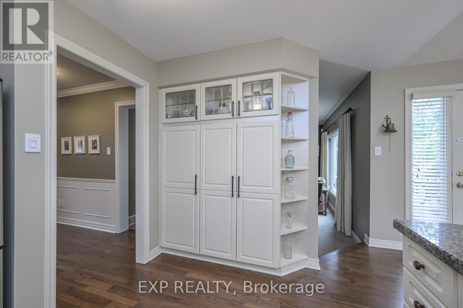 Photo 13 of 50 for 22 Glenridge Crescent