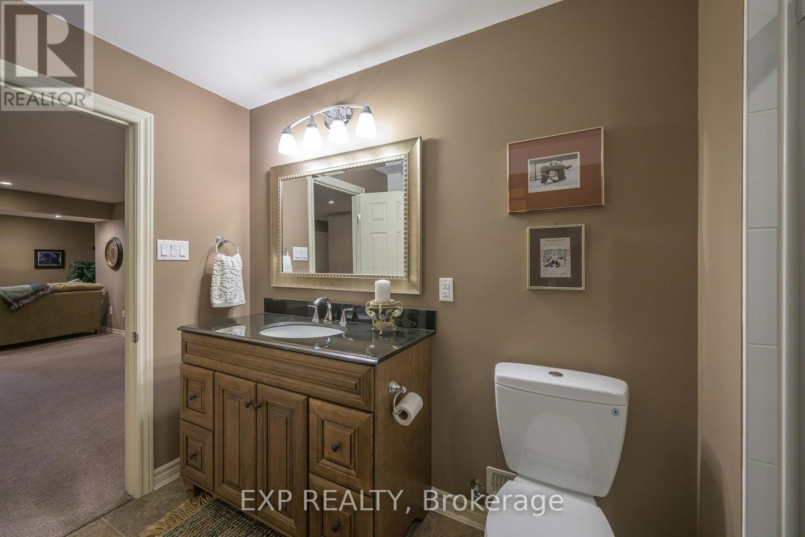 22 Glenridge Crescent, London North, Ontario  N6G 4W5 - Photo 36 - X12164085