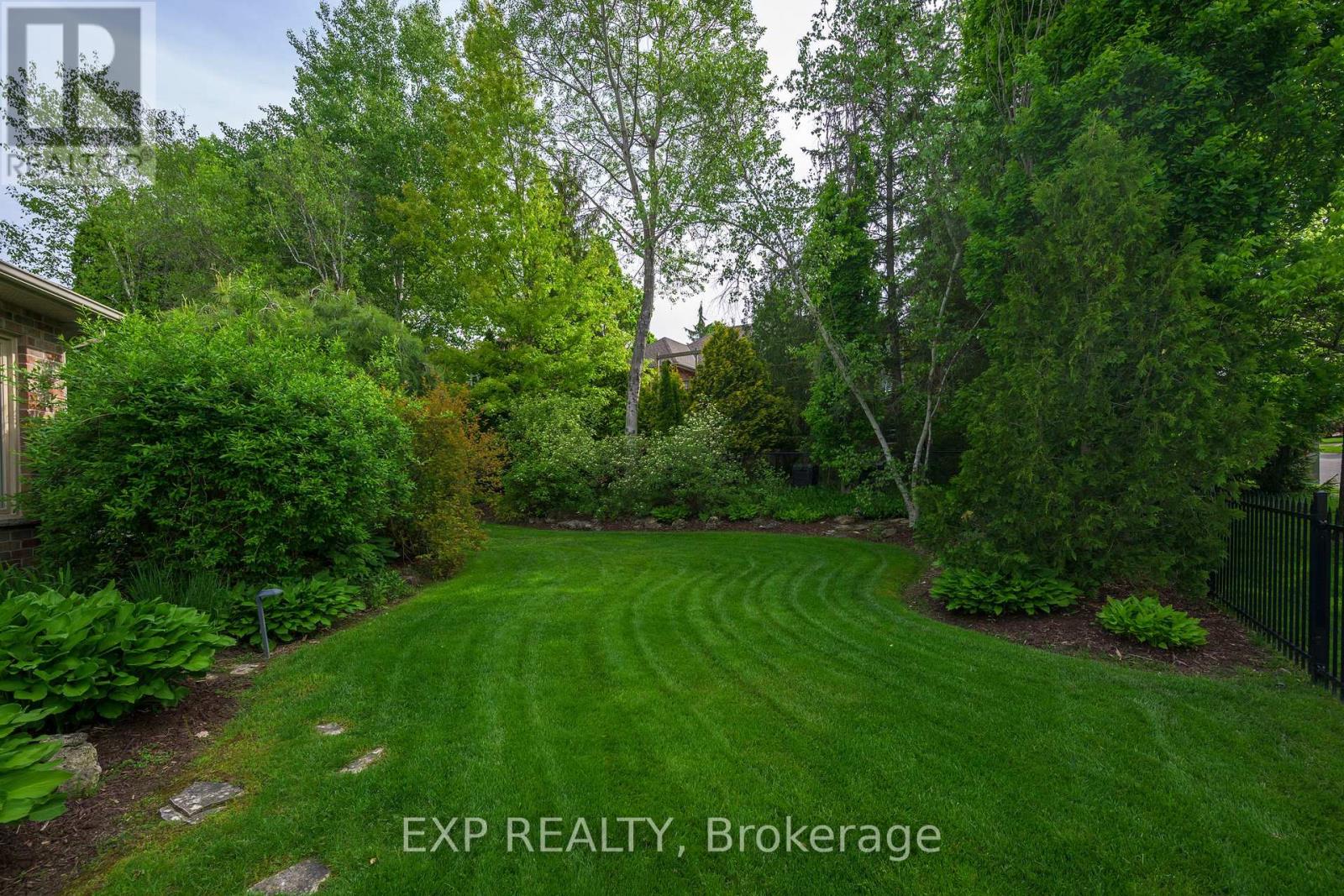22 Glenridge Crescent, London North, Ontario  N6G 4W5 - Photo 37 - X12164085