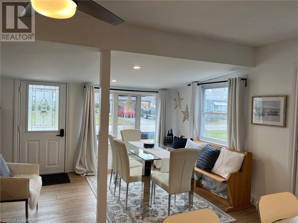 Photo 3 of 16 for 3185 Lindley Street