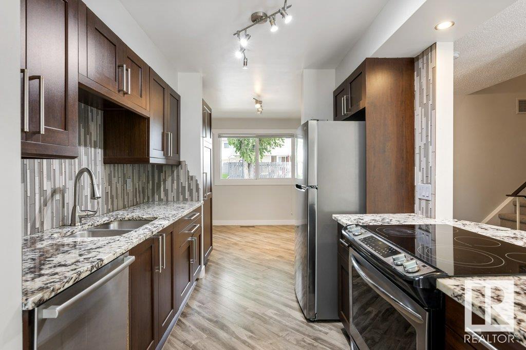 Property at 17 ROYAL RD NW image 2