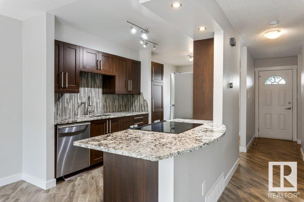 Property at 17 ROYAL RD NW image 5