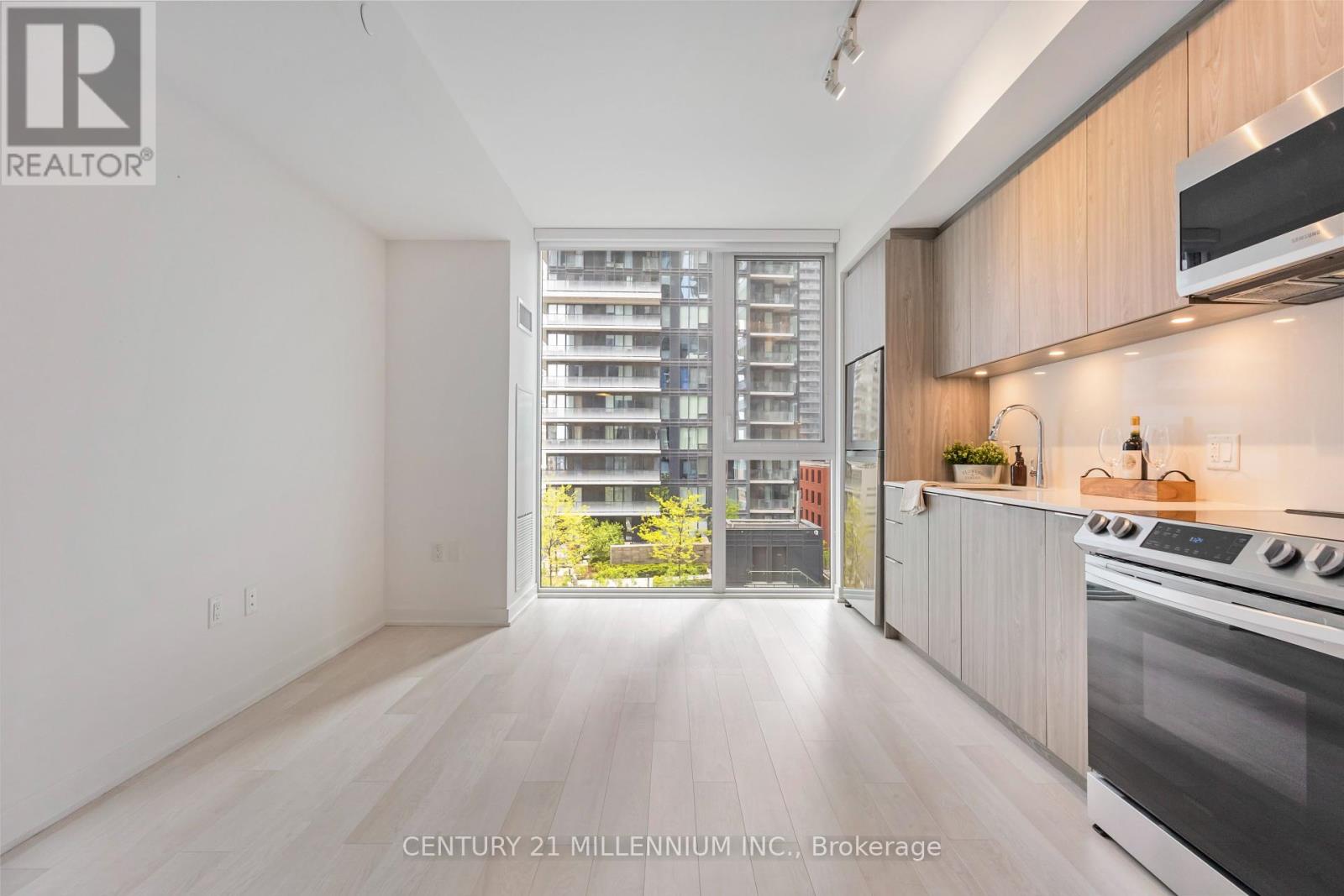 905 - 357 King Street W, Toronto, Ontario  M5V 0S7 - Photo 8 - C12183846
