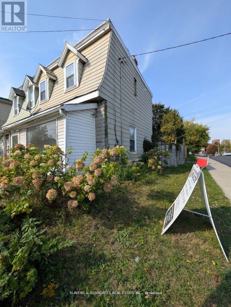 Property at 2398 GERRARD STREET E image 2