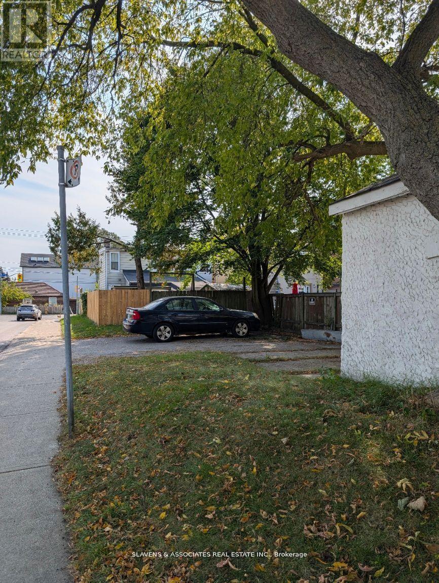 2398 Gerrard Street E, Toronto, Ontario  M4E 2E1 - Photo 24 - E12183822
