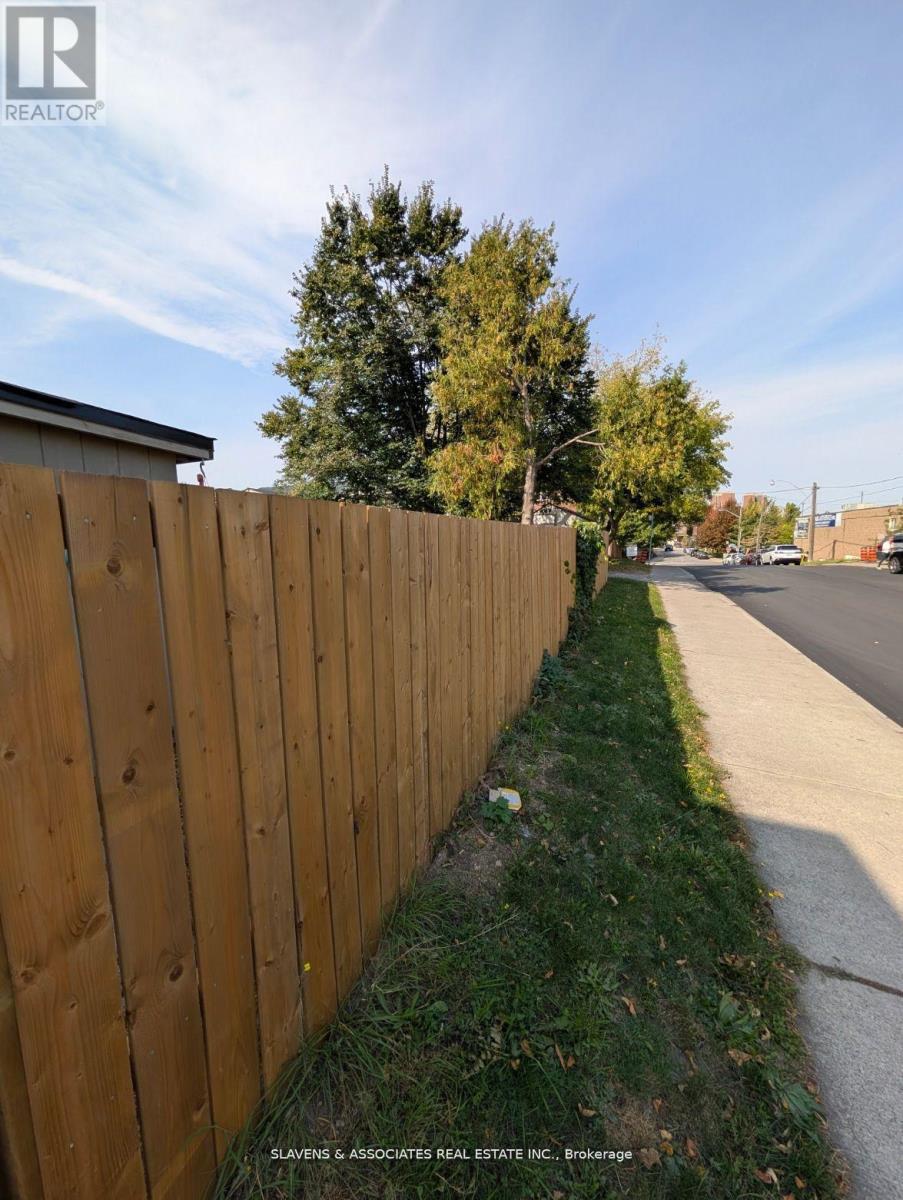 Property at 2398 GERRARD STREET E image 3