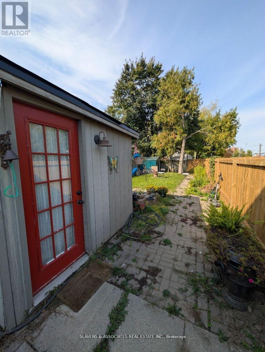 Property at 2398 GERRARD STREET E image 4