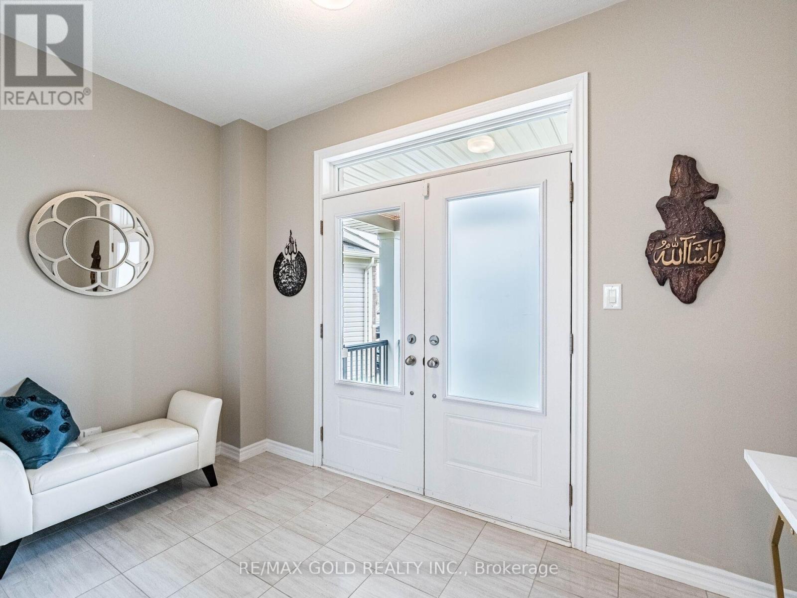 201 Mcfarlane Crescent, Centre Wellington (Fergus), Ontario  N1M 0G5 - Photo 5 - X12183449