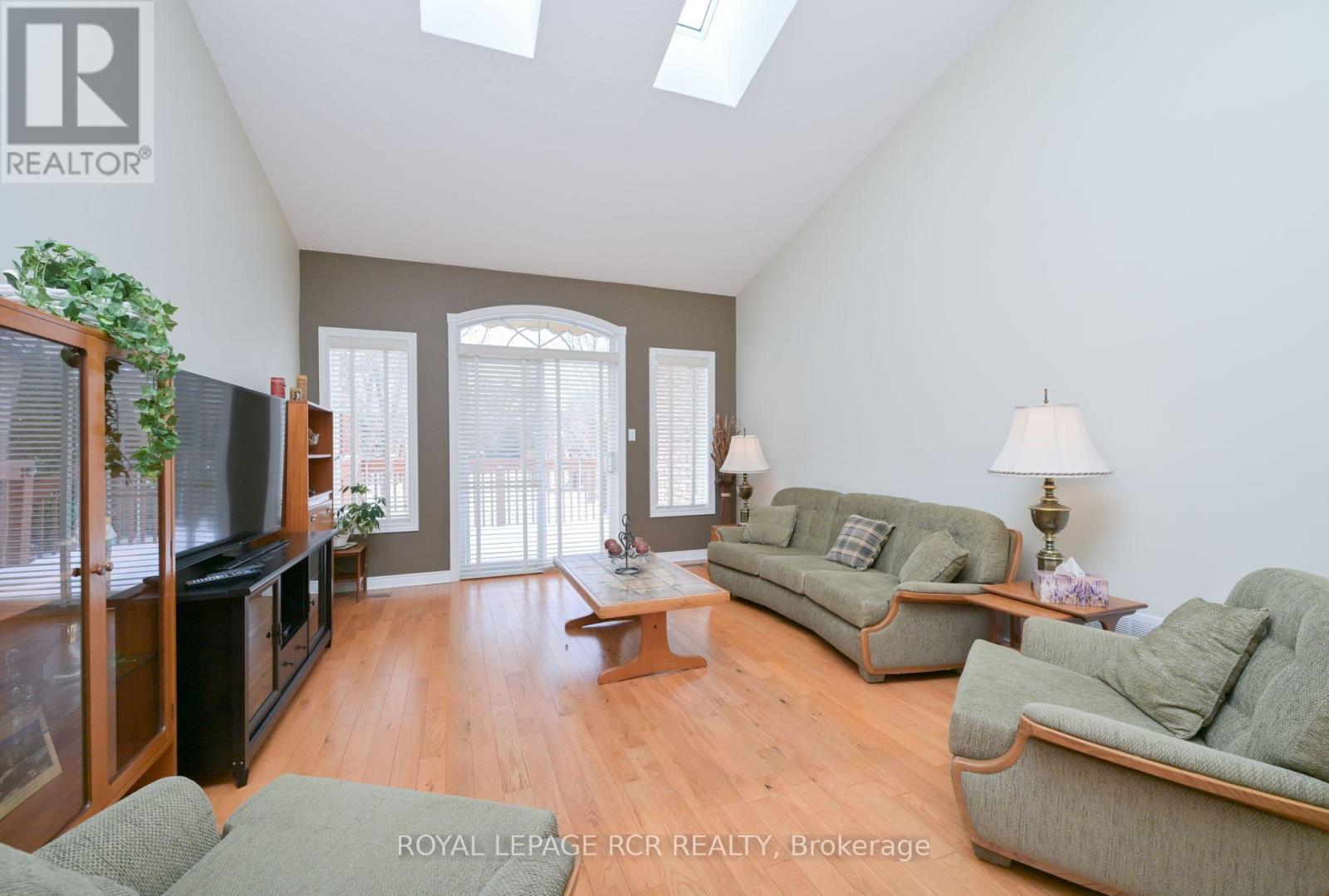 46 Sunset Boulevard, New Tecumseth, Ontario  L9R 1Z5 - Photo 10 - N12183782