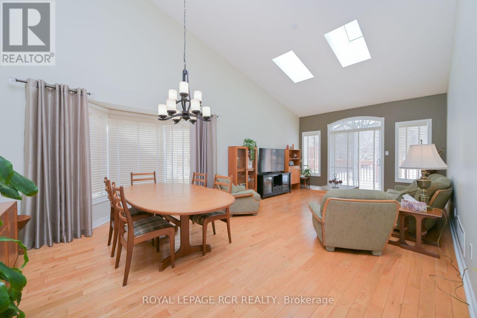 46 Sunset Boulevard, New Tecumseth, Ontario  L9R 1Z5 - Photo 8 - N12183782