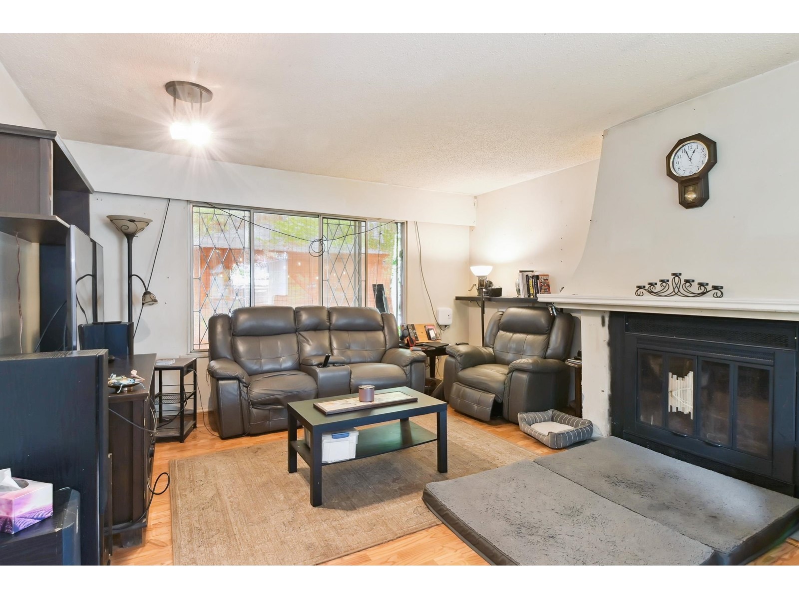 Property at 14093 PARK DRIVE image 3