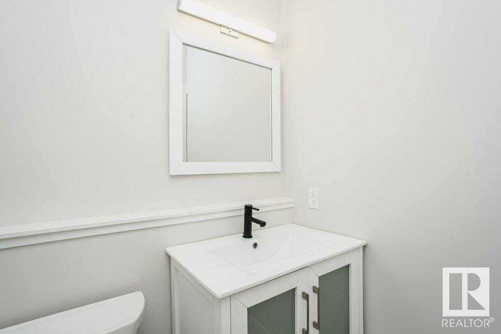 Property at 730 KINGLET BV NW image 4
