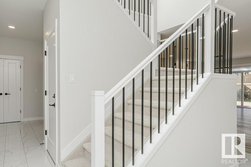 Property at 730 KINGLET BV NW image 5