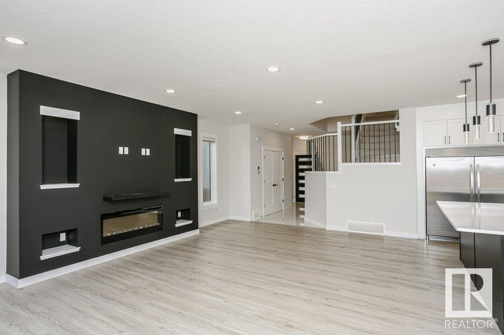 730 Kinglet Bv Nw, Edmonton, Alberta  T5S 0N9 - Photo 8 - E4439377