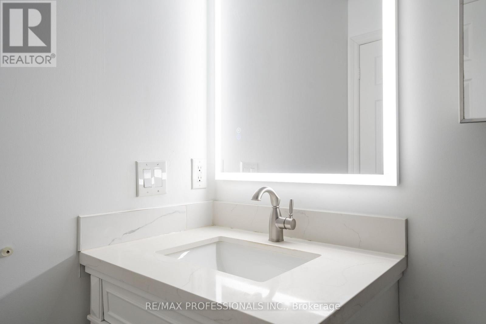 3806 - 208 Enfield Place, Mississauga, Ontario  L5B 0B8 - Photo 16 - W12183768