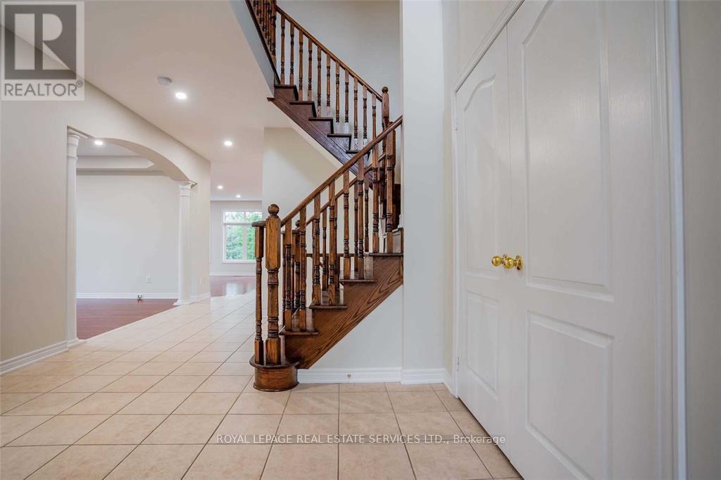2420 Valleyridge Drive, Oakville (Bc Bronte Creek), Ontario  L6M 5G7 - Photo 13 - W12183824