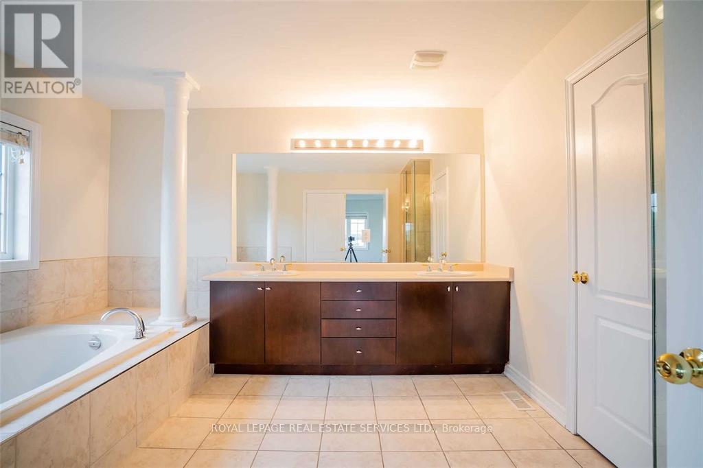 2420 Valleyridge Drive, Oakville (Bc Bronte Creek), Ontario  L6M 5G7 - Photo 17 - W12183824