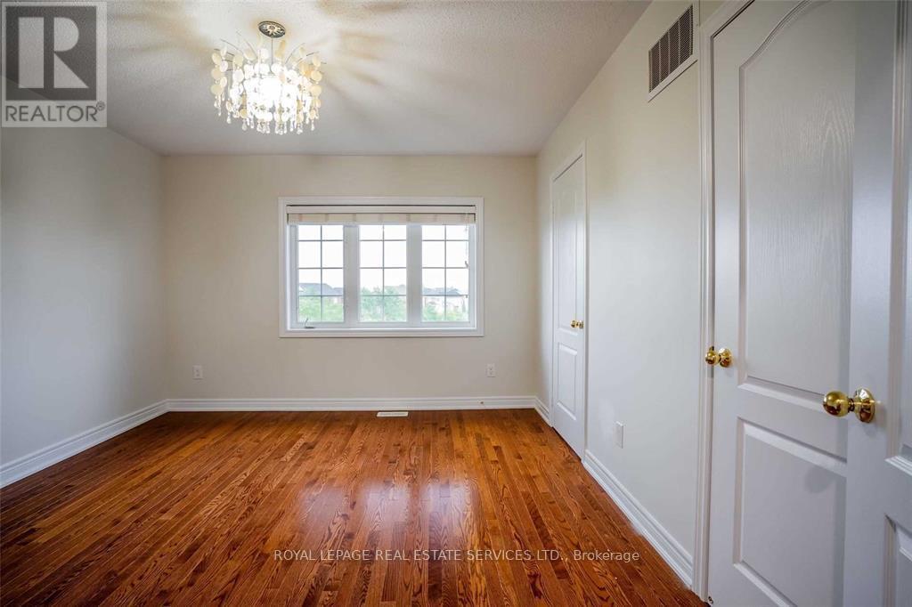 2420 Valleyridge Drive, Oakville (Bc Bronte Creek), Ontario  L6M 5G7 - Photo 22 - W12183824