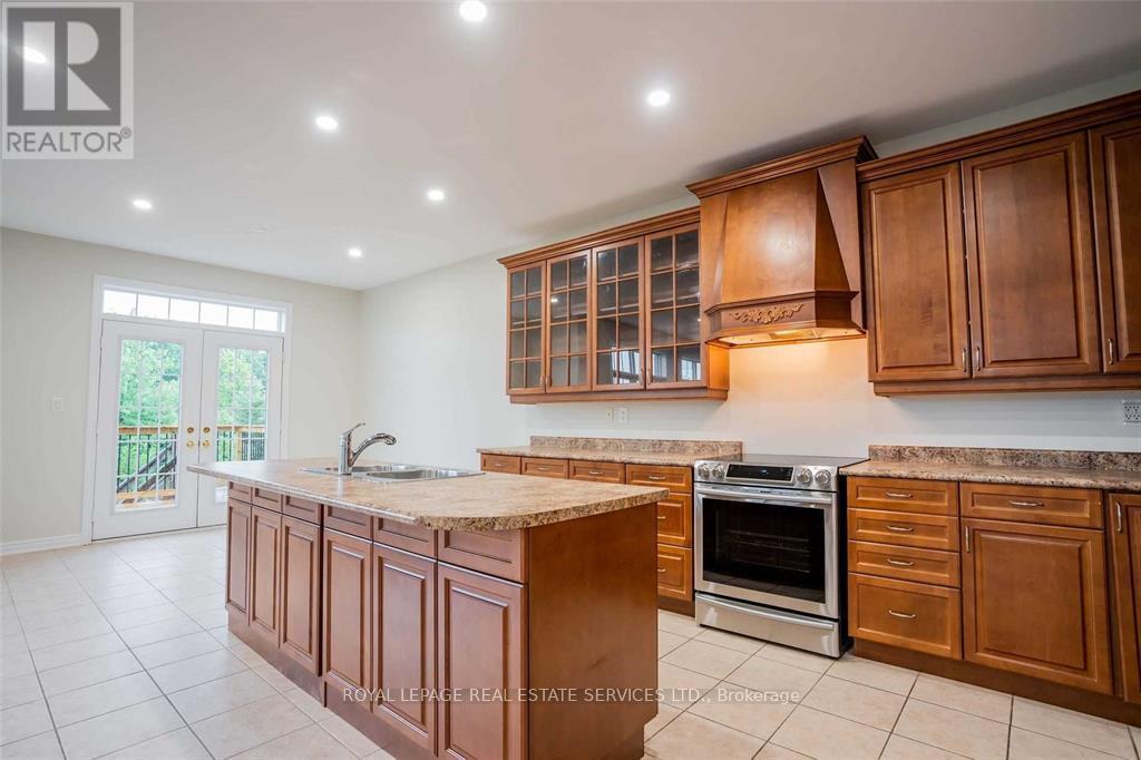 2420 Valleyridge Drive, Oakville (Bc Bronte Creek), Ontario  L6M 5G7 - Photo 3 - W12183824
