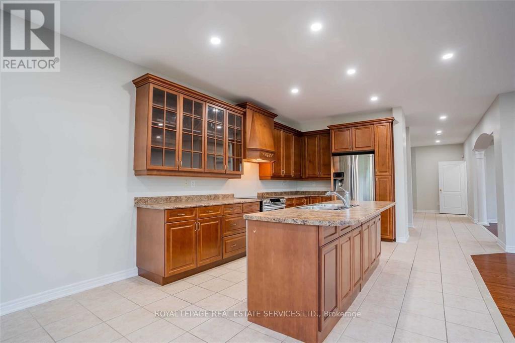 2420 Valleyridge Drive, Oakville (Bc Bronte Creek), Ontario  L6M 5G7 - Photo 5 - W12183824