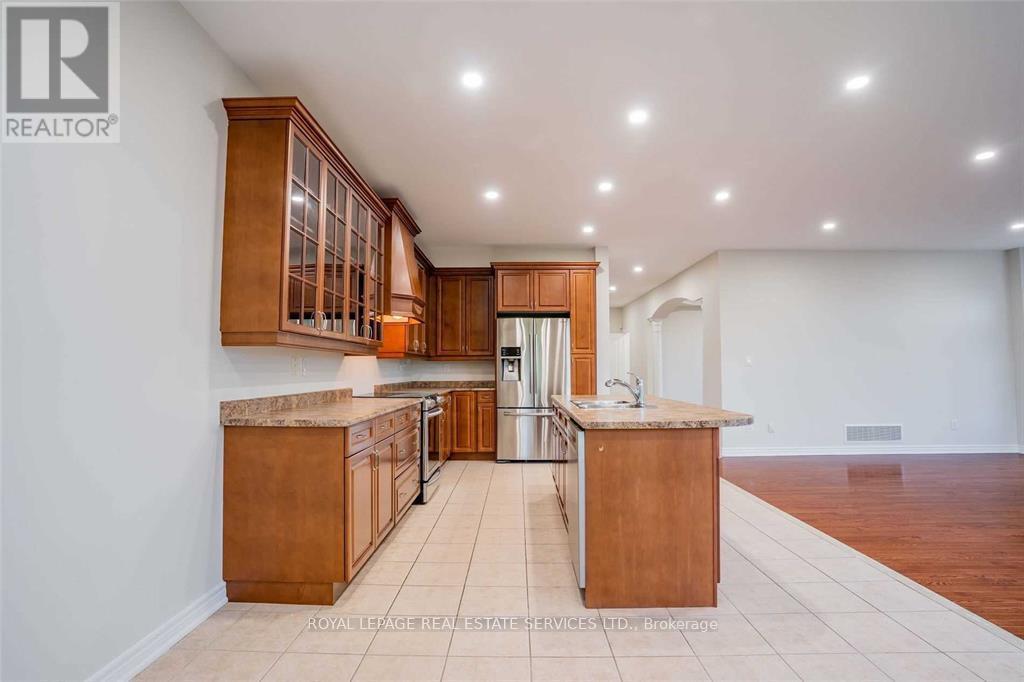 2420 Valleyridge Drive, Oakville (Bc Bronte Creek), Ontario  L6M 5G7 - Photo 6 - W12183824