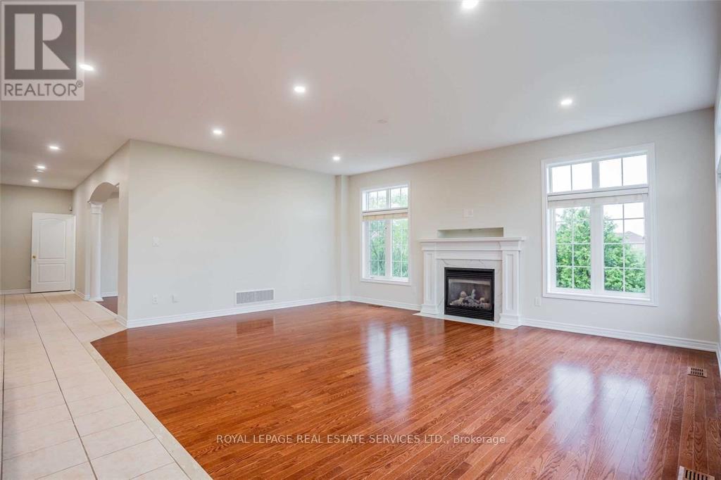 2420 Valleyridge Drive, Oakville (Bc Bronte Creek), Ontario  L6M 5G7 - Photo 9 - W12183824